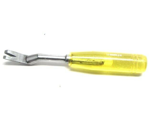C.S. Osborne Staple Lifter / Remover - Quality Upholstery Tools