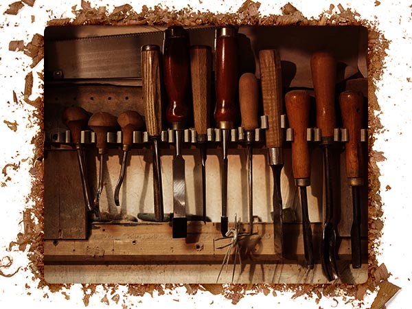 An image of wood carving tools with a sharpened cutting edge.